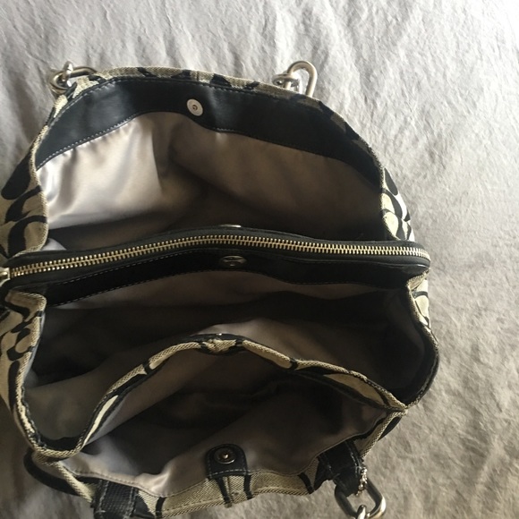 Coach Purse W/ Pockets - Picture 6 of 8